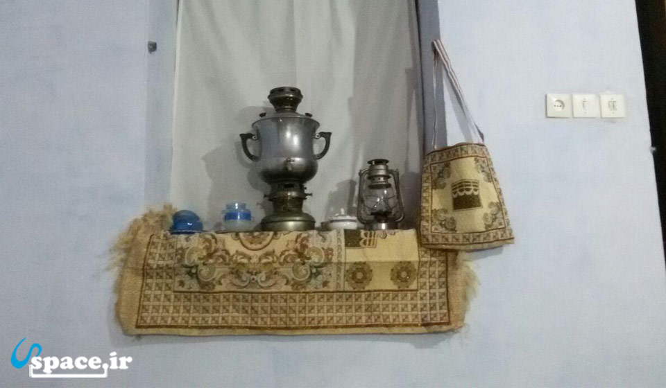 تزئینات سنتی اتاق اقامتگاه بوم گردی چشمه سعدی - گرگان - روستای والش آباد
